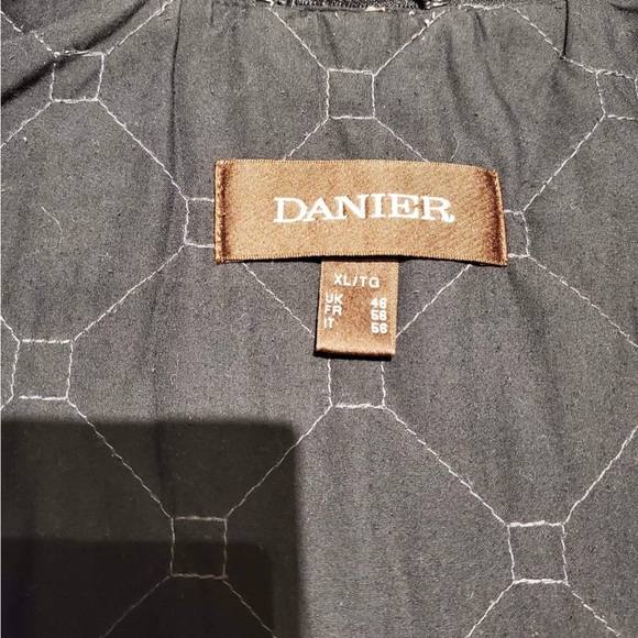 Danier leather jacket - Picture 4 of 7